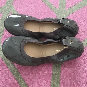 Yosi Samra grey patent flats-unworn