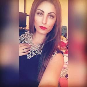 Meet your Posher, Yasmine