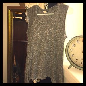 Adorable gray sleeveless tank.