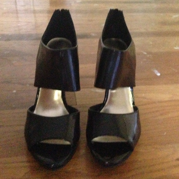 Black Peeptoe Pump