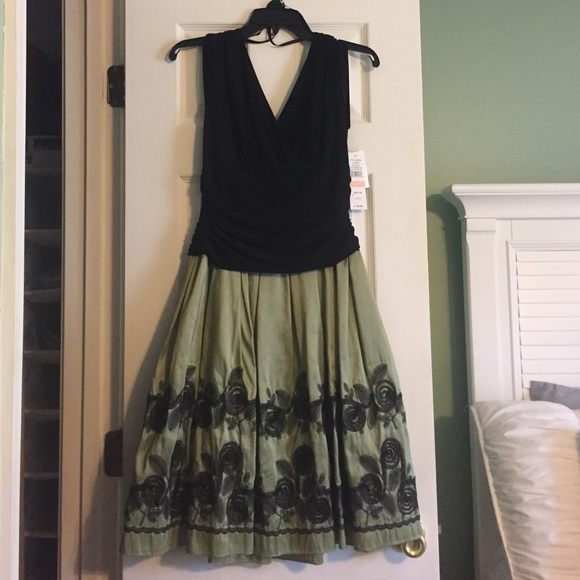 Dress - Picture 1 of 1