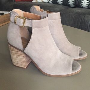 Arturo Chiang peep-toe booties