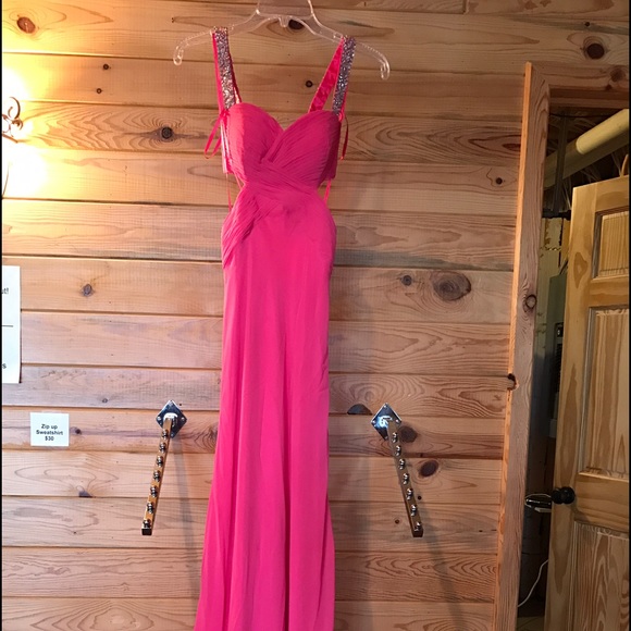 ⚠️ PRICE DROP⚠️Faviana prom dress