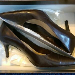 Colin Stuart pointed toe pumps