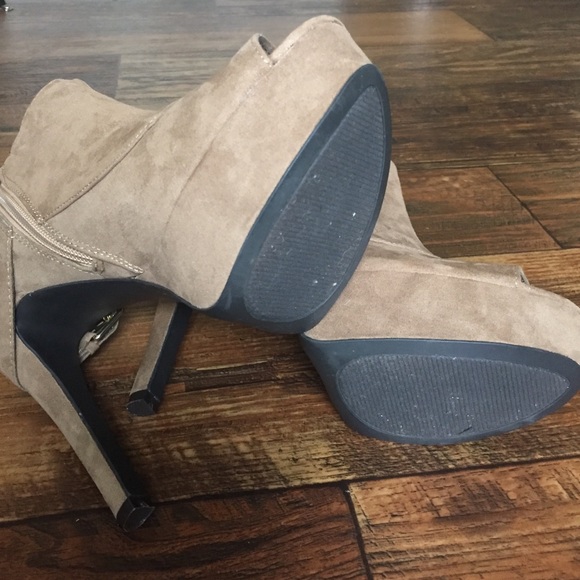 Guess booties. - Picture 2 of 4