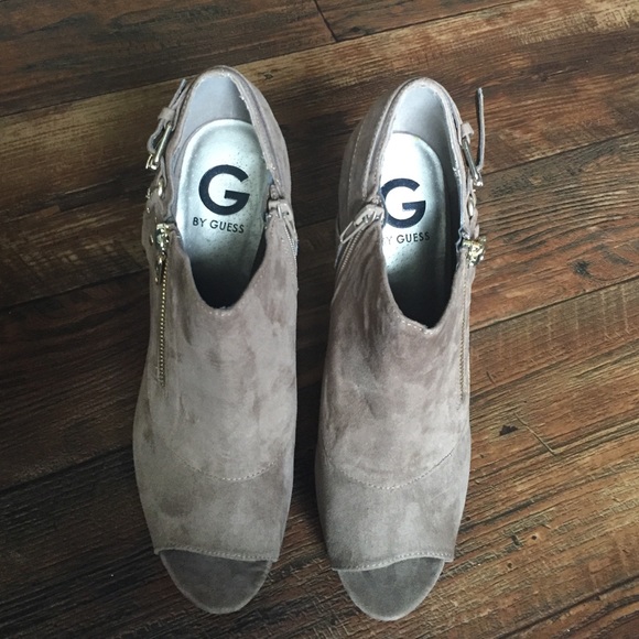 Guess booties. - Picture 3 of 4