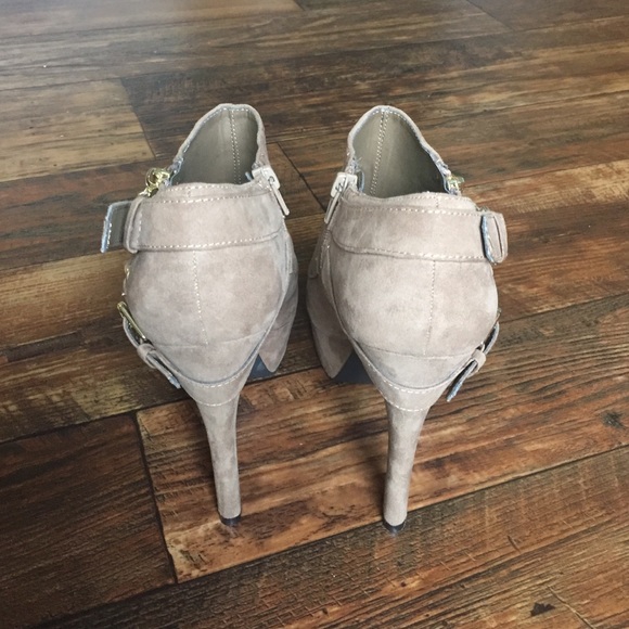 Guess booties. - Picture 4 of 4