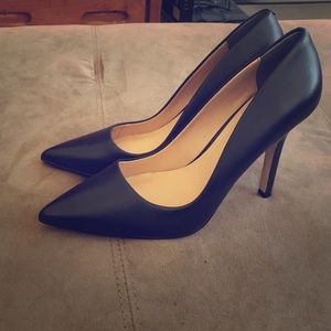 Charles David black pumps