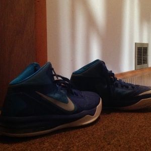 Basketball shoes