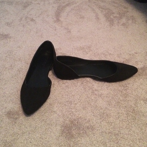 Black pointed toe flats