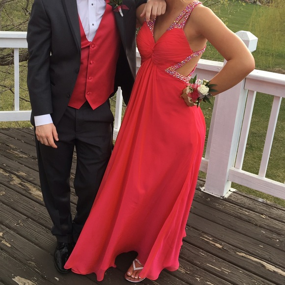 La femme prom dress - Picture 3 of 4