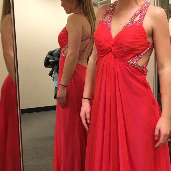 La femme prom dress - Picture 4 of 4