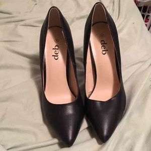 Black pumps!