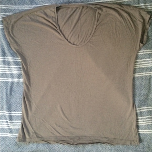Everlane U neck tee