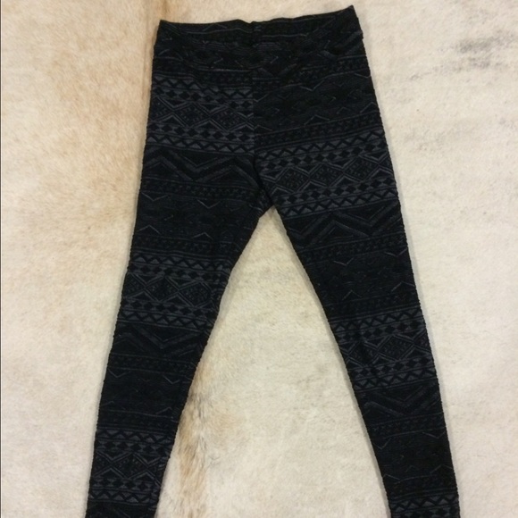 H&M Divided | Black Patterned Leggings