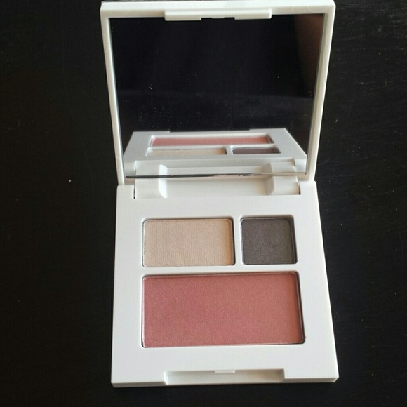 Clinique Shadow and Blush pallette