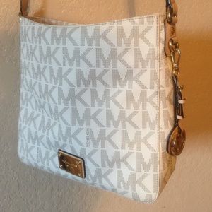 Michael Kors Jet Set Vanilla Messenger Crossbody