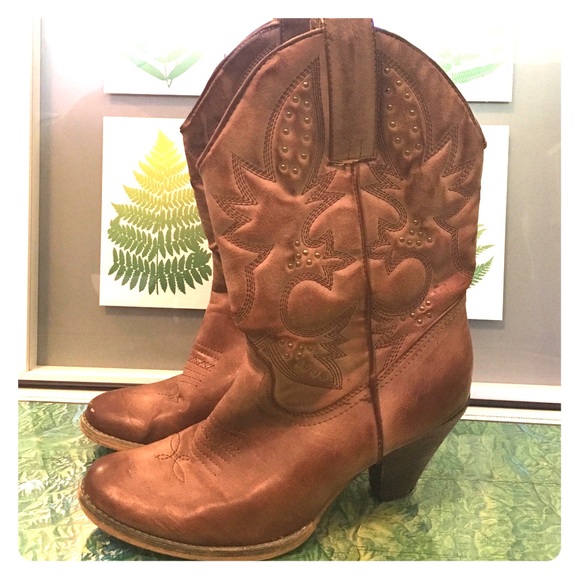 Very vintage heeled cowboy boots