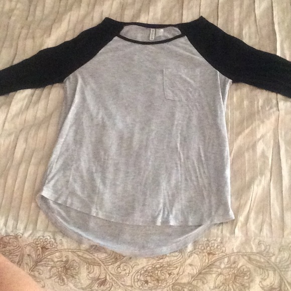 half sleeve black and gray tee