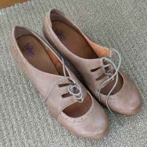Clark's Elise Cully Taupe Leather Pumps
