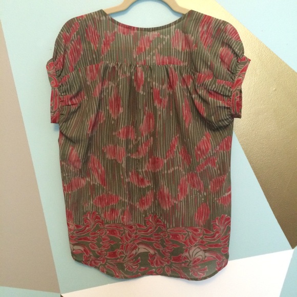 Collective concepts sheer green and red top - Picture 3 of 4
