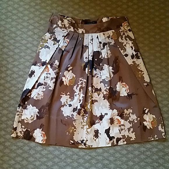 Floral satin skirt for fall