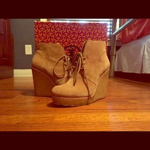 Tory Burch Denise Wedge Suede Bootie boots - tan