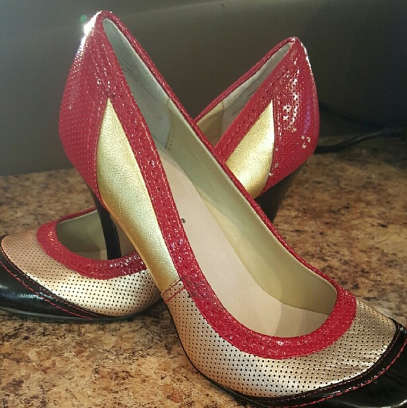 Dollhouse Multicolor Pump