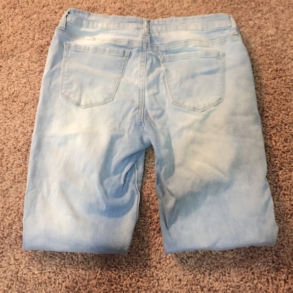 Light torn jeans - Picture 3 of 3