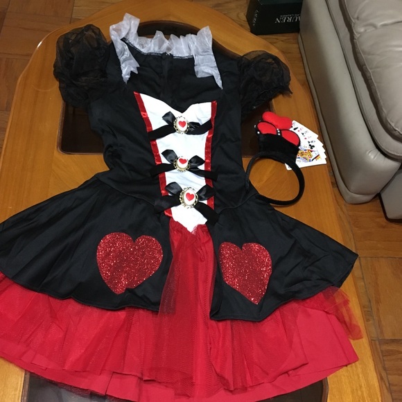 Queen of Hearts Halloween Costume w/ headpiece