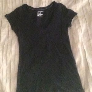 black v-neck short sleeve t-shirt