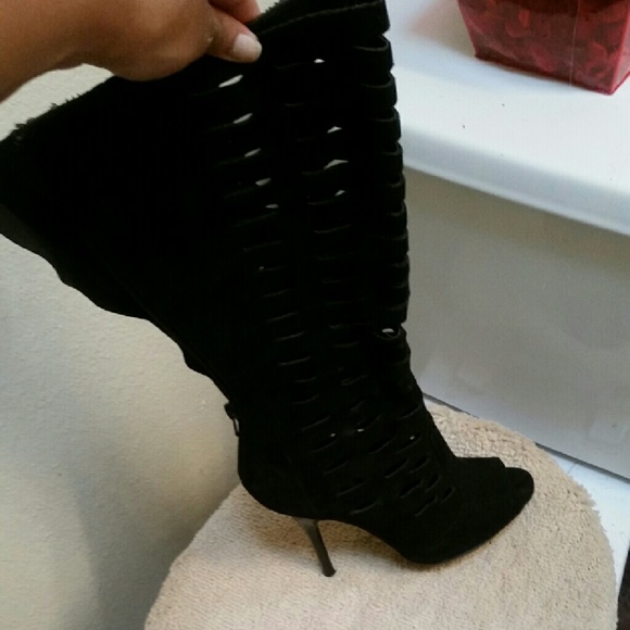 Peep toe knee boot