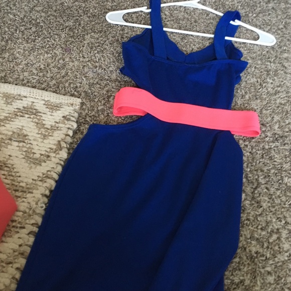 Dress - Picture 3 of 3
