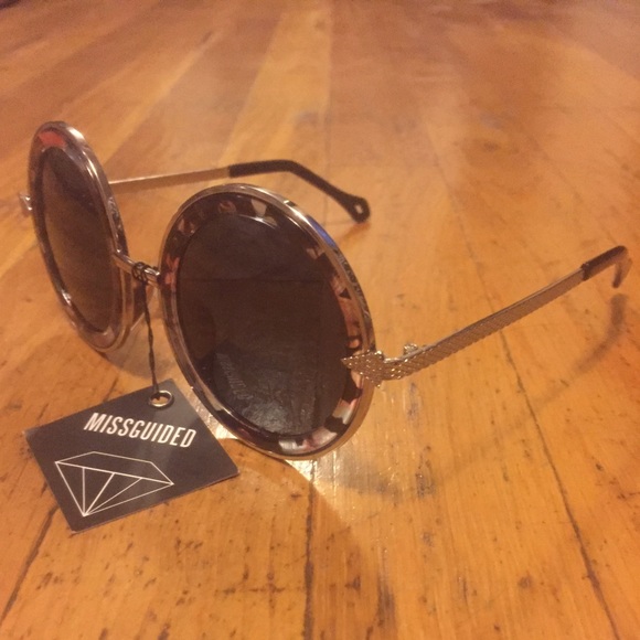 Missguided Sunglasses - Picture 2 of 4