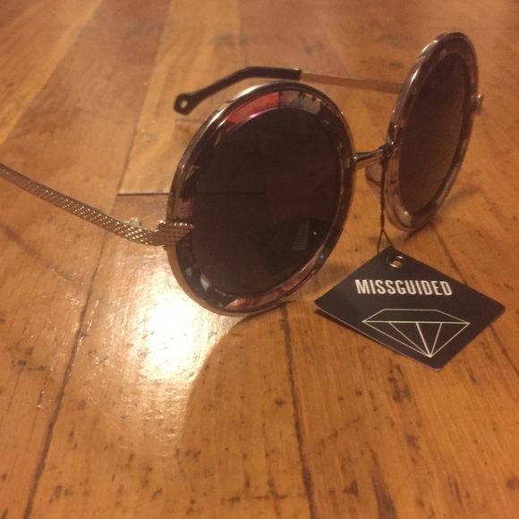 Missguided Sunglasses - Picture 3 of 4
