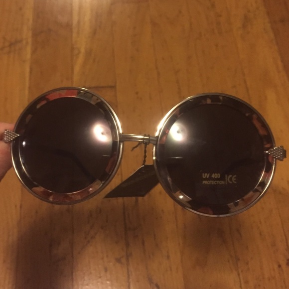 Missguided Sunglasses - Picture 4 of 4