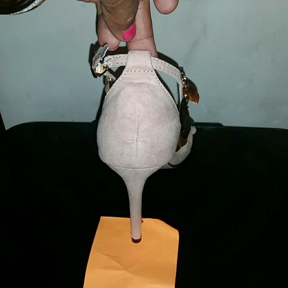 Heels - Picture 3 of 3