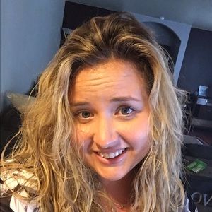 Meet your Posher, Whitney