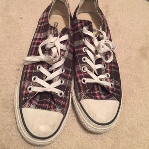 Black and red plaid Converse!