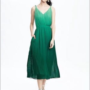 NWT Banana Republic green pleated ombré midi dress