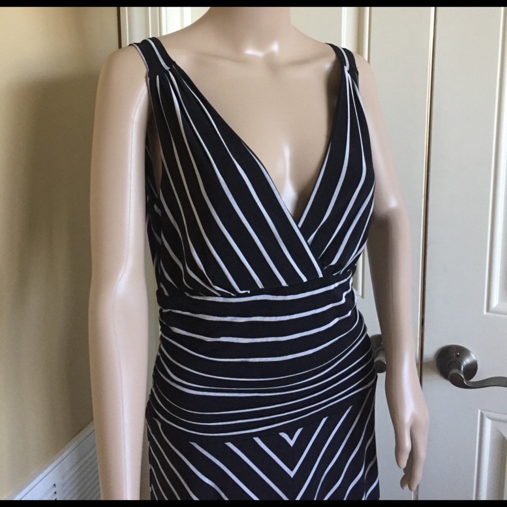 🎉🔲Deep V-Neck Black Striped Dress🔲