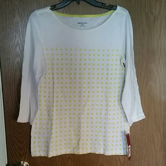 T-shirt with 3/4 length sleeves