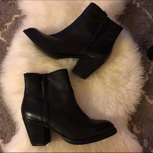 Steve Madden black ankle booties, size 10, NWOT