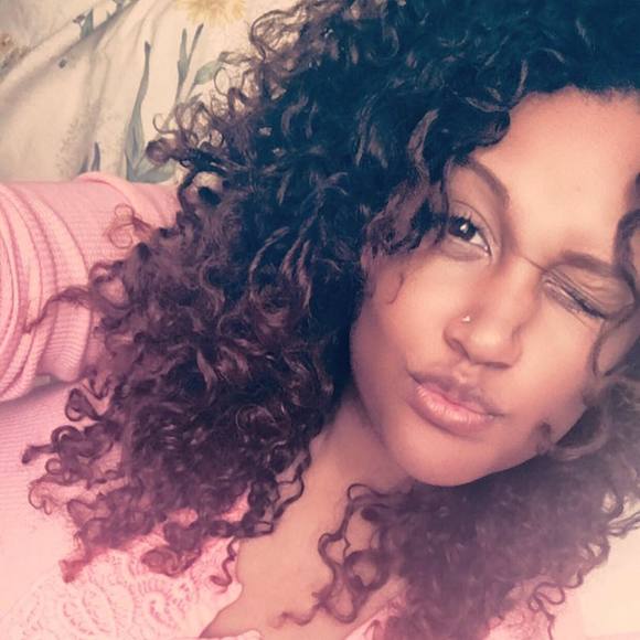 Meet your Posher, Hilary