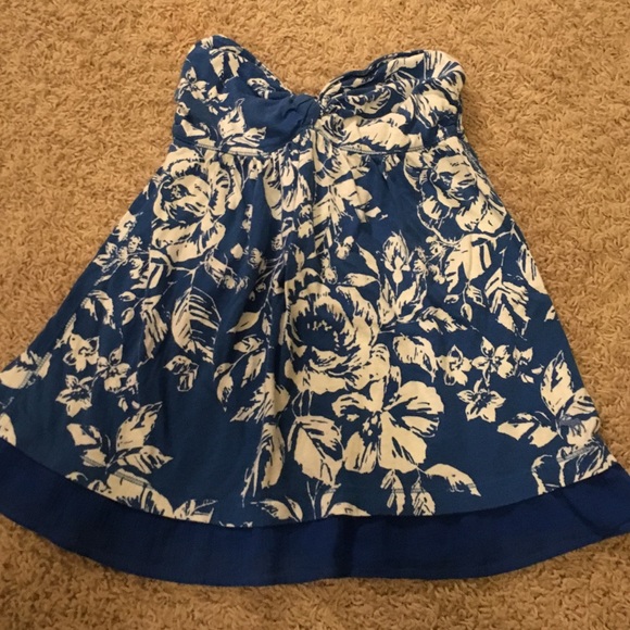 ABERCROMBIE & FITCH strapless top.