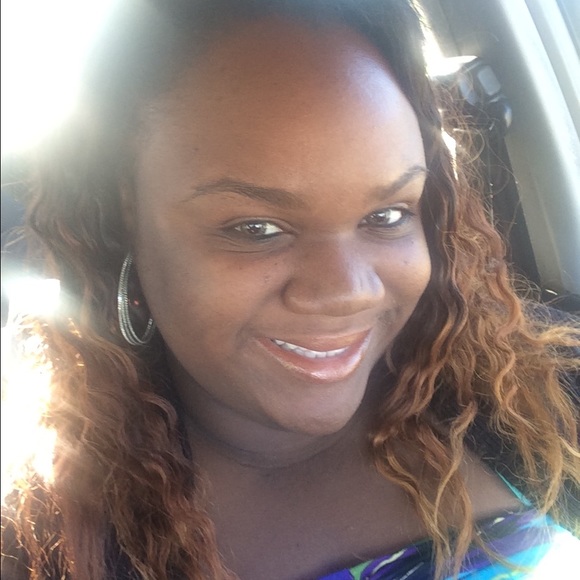 Meet your Posher, Danielle - Picture 1 of 1