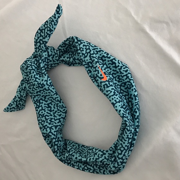 NEW Nike front knot headband