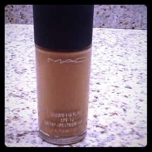 MAC Studio Fix NW40