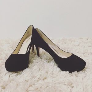 Brand new suede Nine West heels size 8