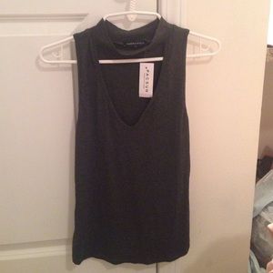 Gray cutout Kendall & Kylie tank